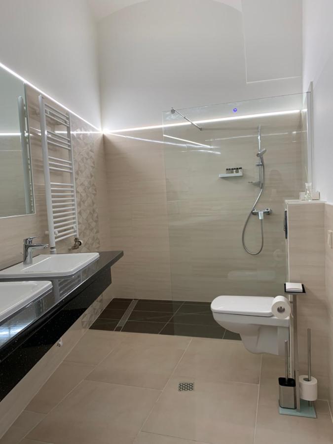 Gizella Hotel&Restaurant Veszprém Esterno foto