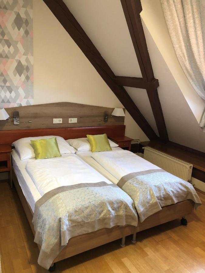 Gizella Hotel&Restaurant Veszprém Esterno foto
