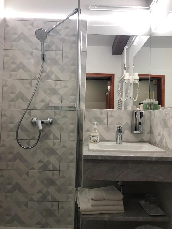 Gizella Hotel&Restaurant Veszprém Esterno foto