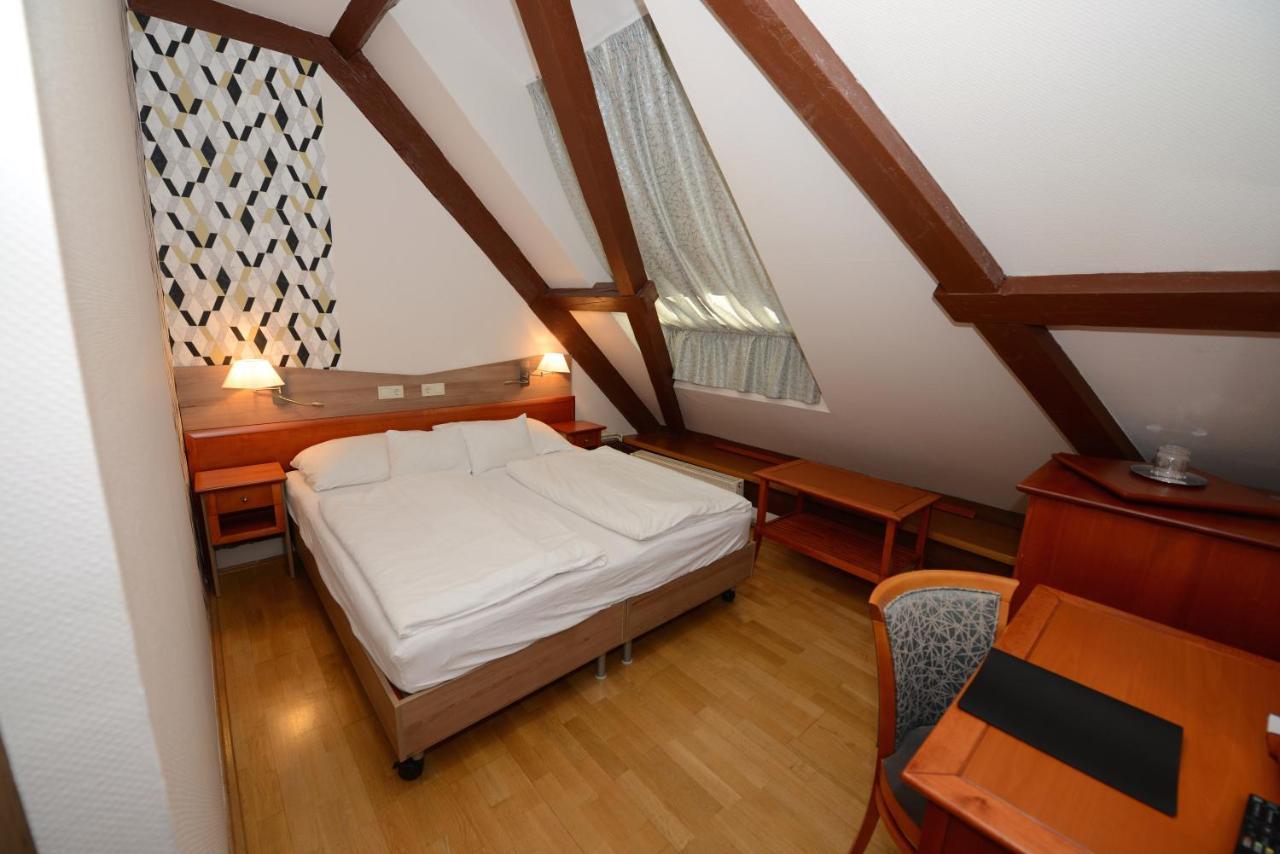 Gizella Hotel&Restaurant Veszprém Esterno foto