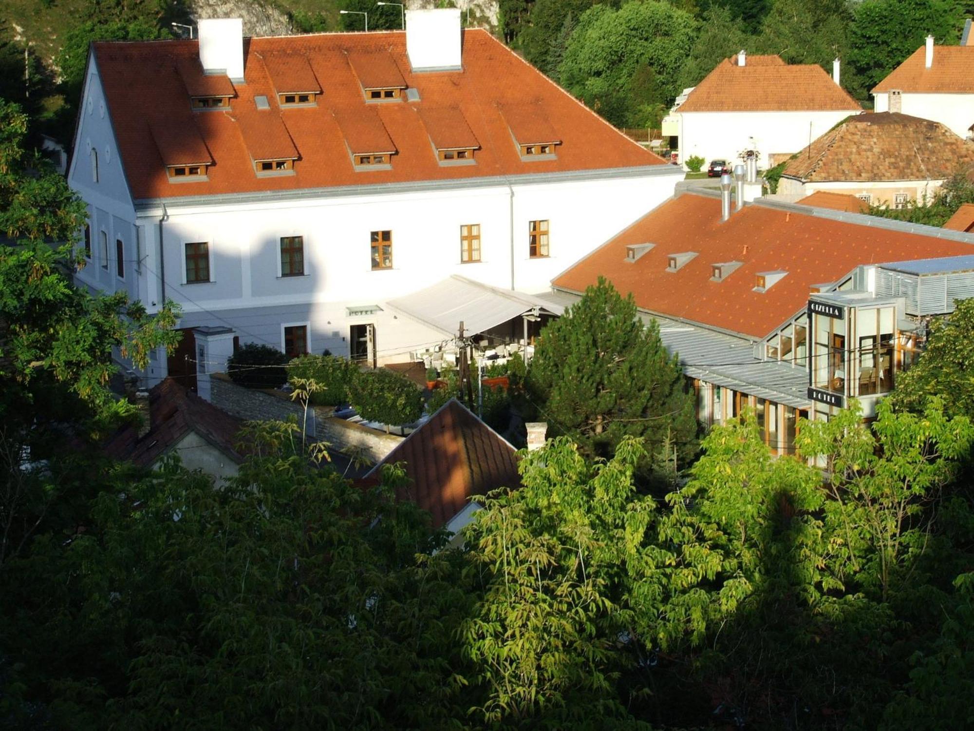 Gizella Hotel&Restaurant Veszprém Esterno foto