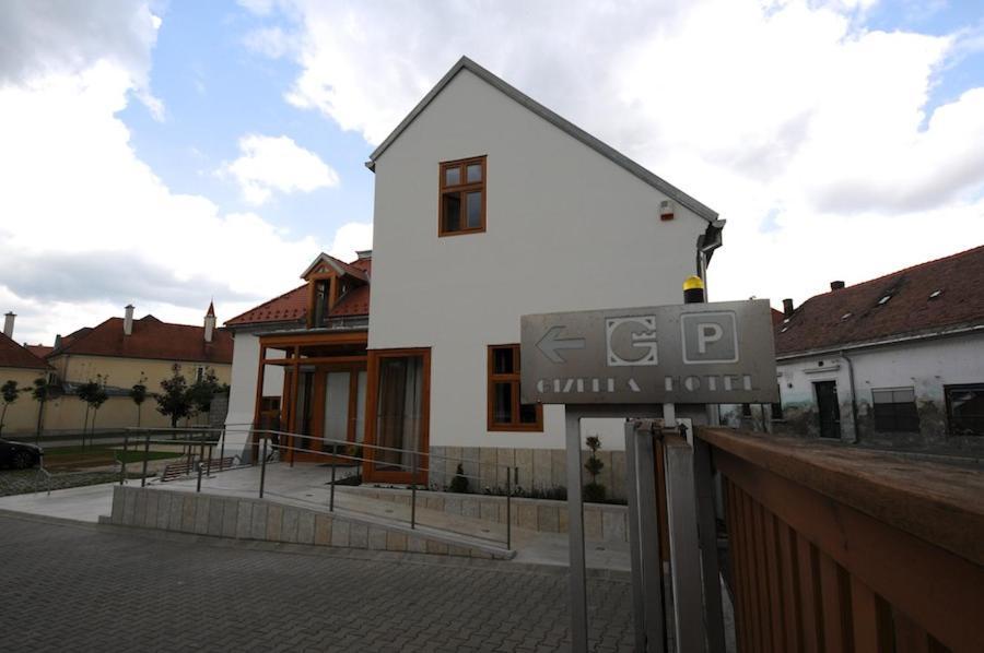 Gizella Hotel&Restaurant Veszprém Esterno foto