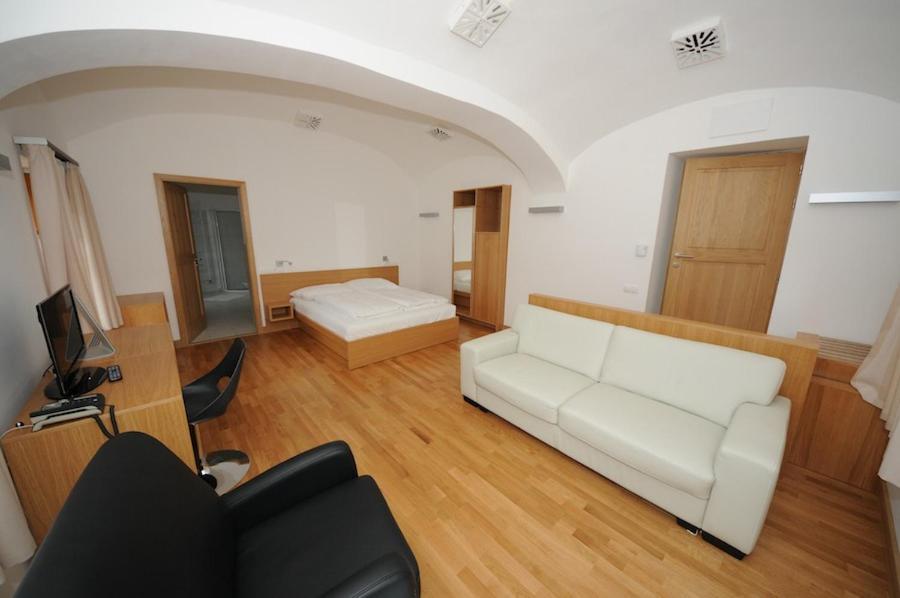Gizella Hotel&Restaurant Veszprém Esterno foto