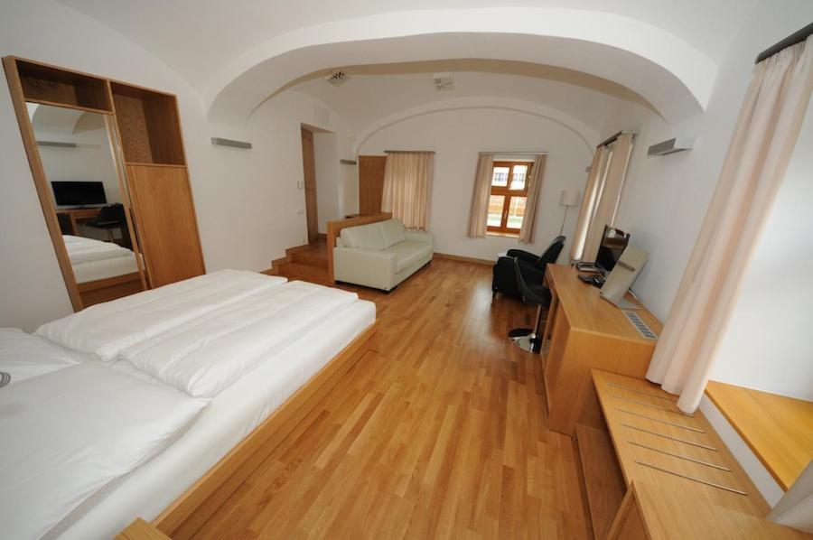 Gizella Hotel&Restaurant Veszprém Esterno foto